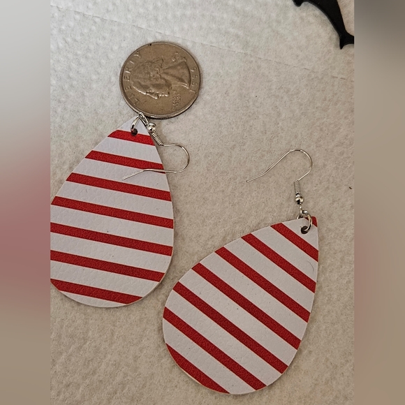 2 Pairs of Earrings Dolphins and Faux Leather Beach Strip Drops - Picture 3 of 5